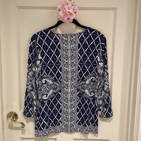 Chico’s women’s top - Picture 2 of 2